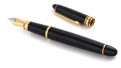 Black and gold fountain pen with cap off