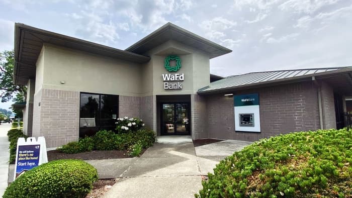 WaFd Bank in Dallas, Oregon #1053.