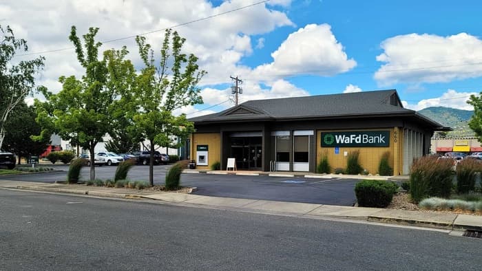 WaFd Bank in Grants Pass, Oregon #1284.