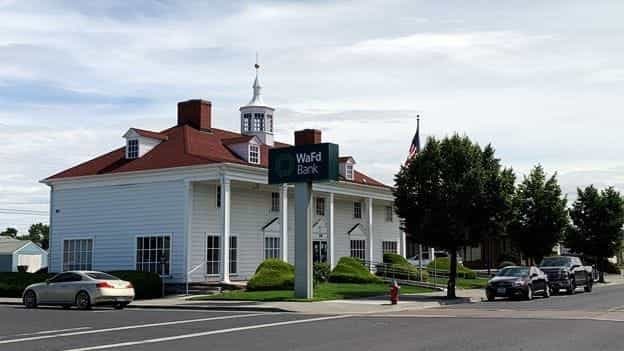 WaFd Bank in Hermiston, Oregon #1327.