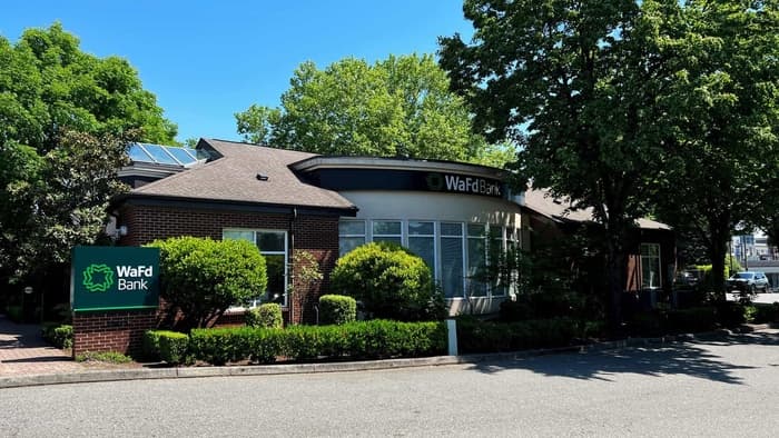 WaFd Bank in Woodinville, Washington #1226.