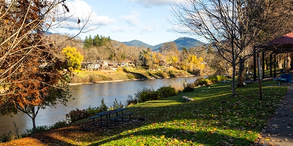 Photo of Grants Pass, Oregon skyline.