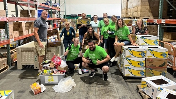 WaFd employees volunteering at the ACCESS Food Pantry.