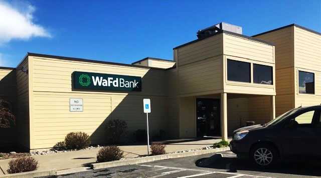 WaFd Bank in Omak, Washington #1339 - Washington Federal.