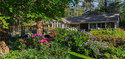 Oregon home with spring flowers