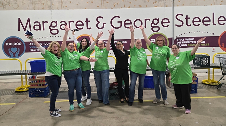 WaFd employees volunteering at United Way of Caring in Arizona