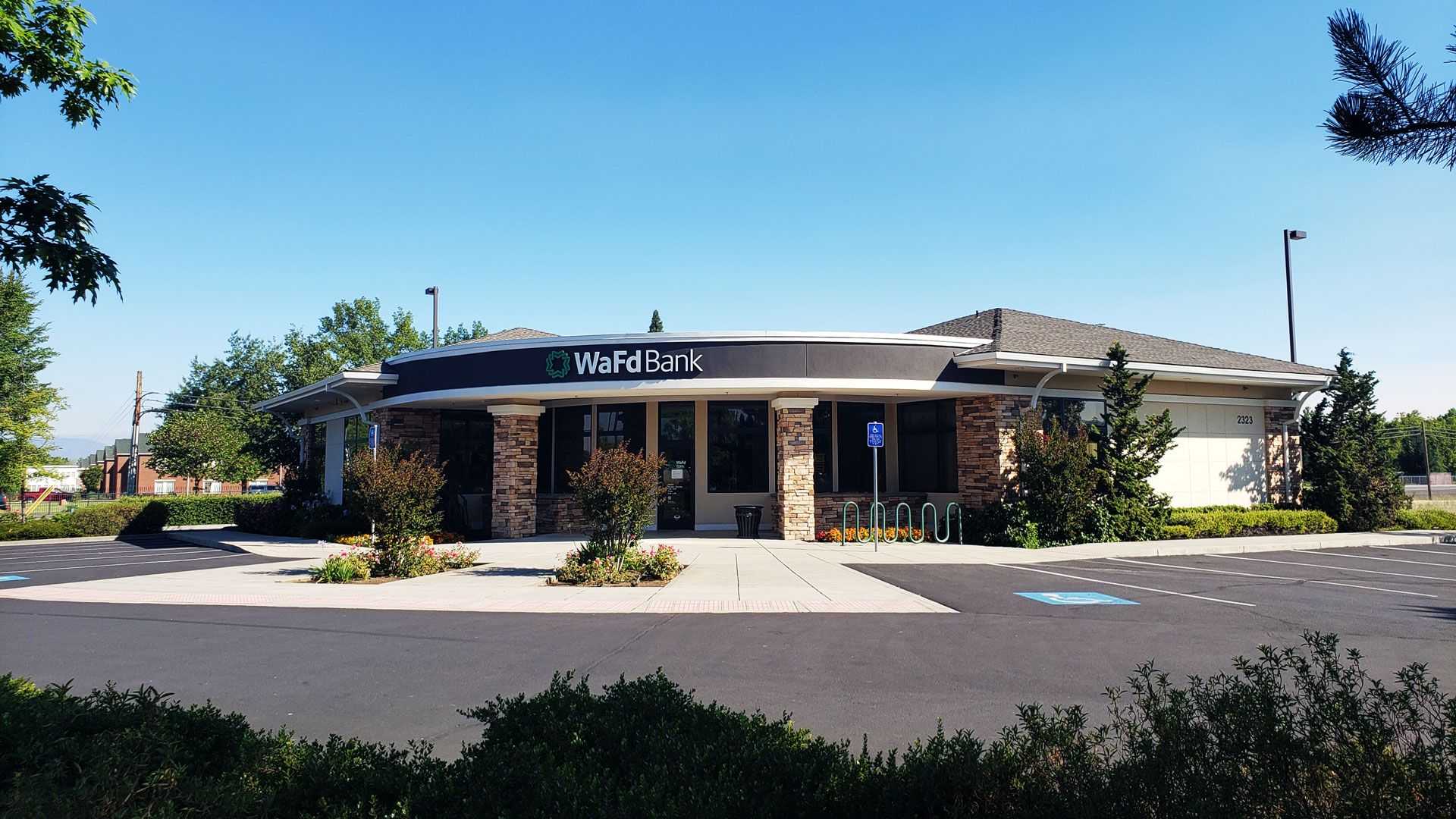 WaFd Bank in White City, Oregon #1280 - Washington Federal.