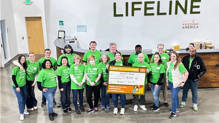 WaFd employees volunteering at Washington Food Lifeline.