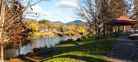 Photo of Grants Pass, Oregon skyline.
