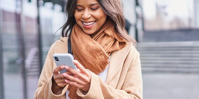 Woman walking outside while on a mobile phone.