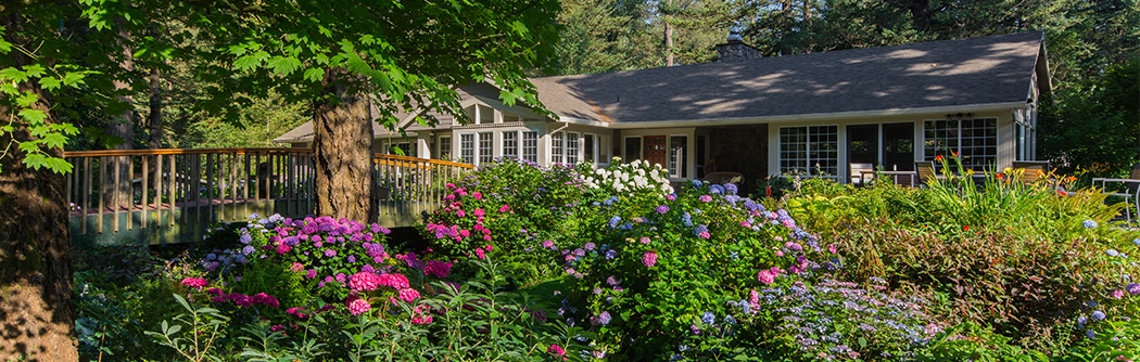 Oregon home with spring flowers