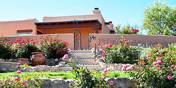 New Mexico home with spring flowers