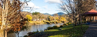 Photo of Grants Pass, Oregon skyline.
