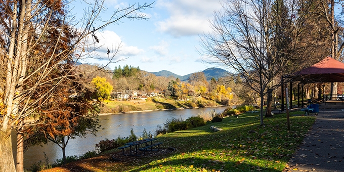 Photo of Grants Pass, Oregon skyline.