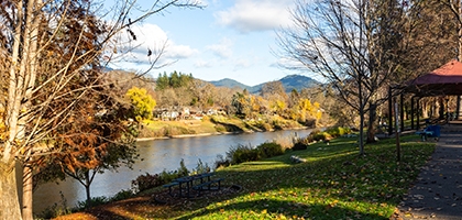 Photo of Grants Pass, Oregon skyline.