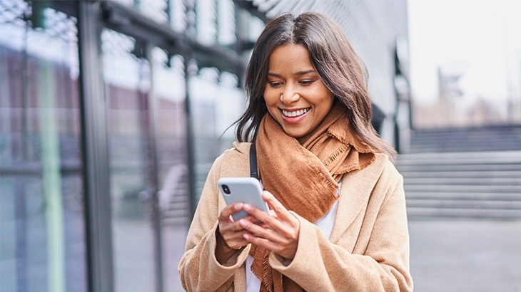Woman walking outside while on a mobile phone.