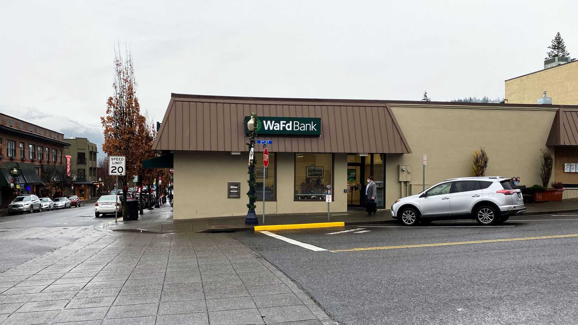 WaFd Bank in Hood River, Oregon #1325 - Washington Federal.